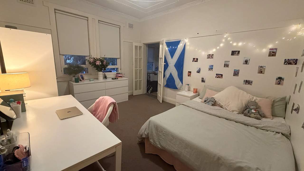Furnished room in a flatshare