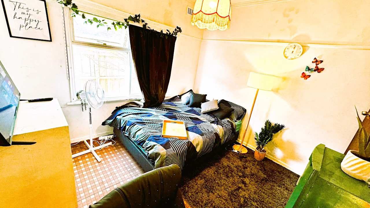 Furnished room in a flatshare