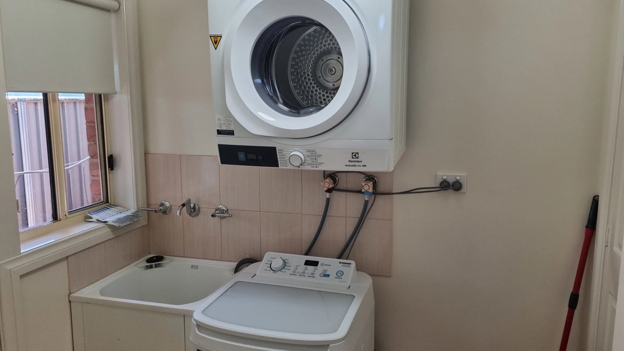 Whole property with 3 rooms for rent