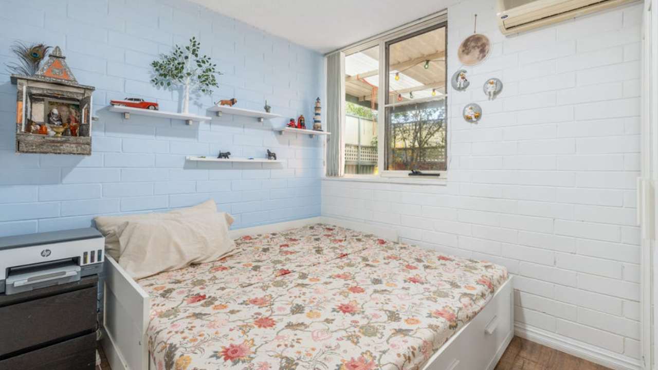 Whole property with 2 rooms for rent
