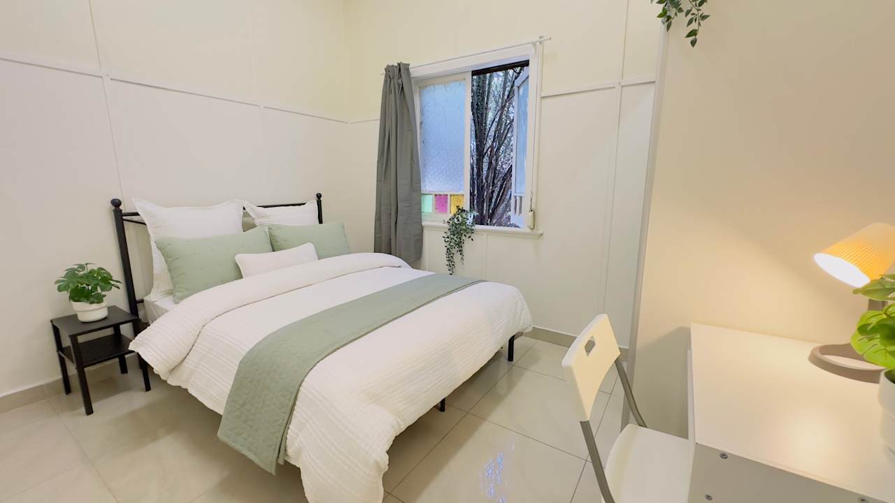Furnished room in a flatshare