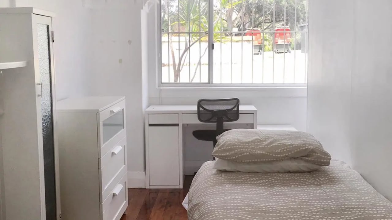 Furnished room in a share house