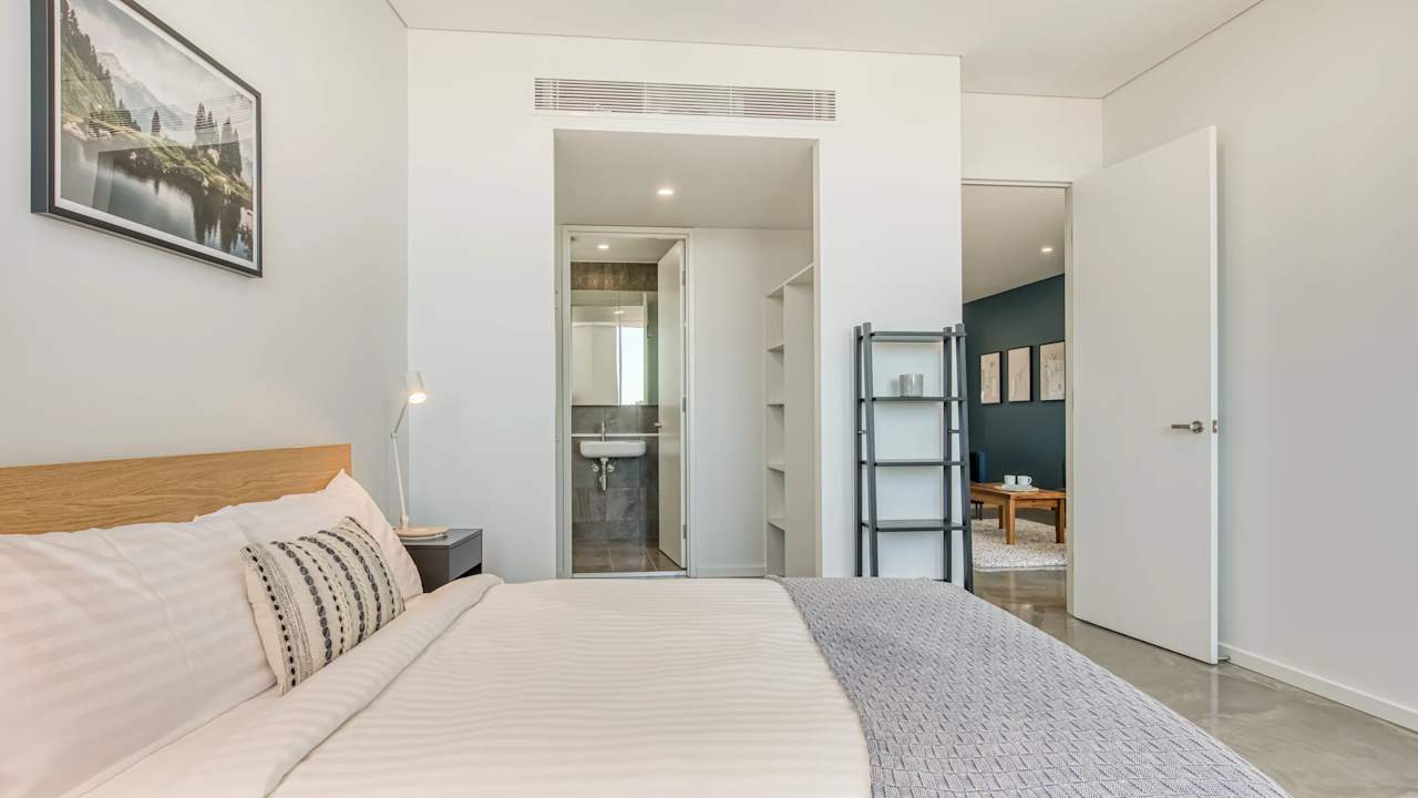 Furnished room with ensuite in a flatshare