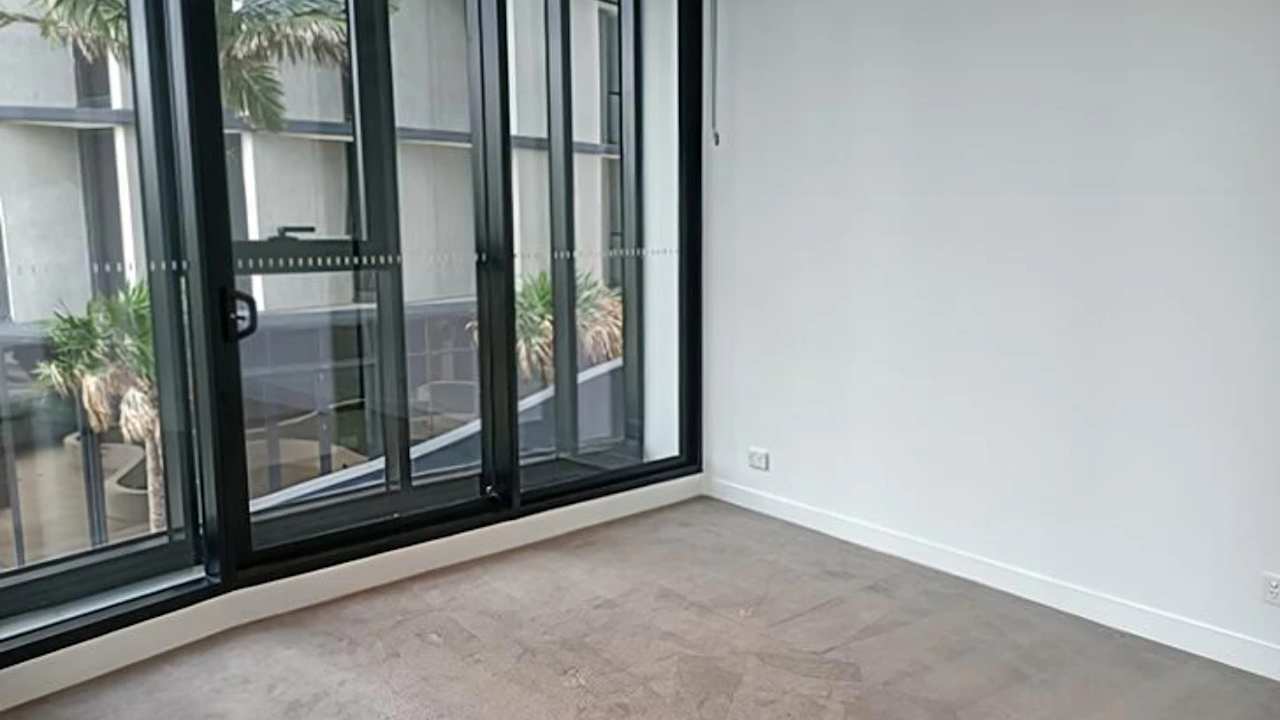 Unfurnished room with own bathroom