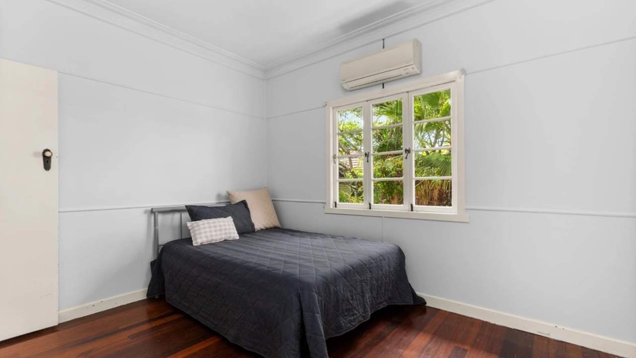 Room in a share house