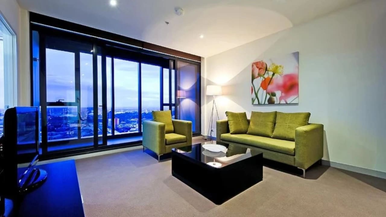 Furnished room with ensuite in a flatshare