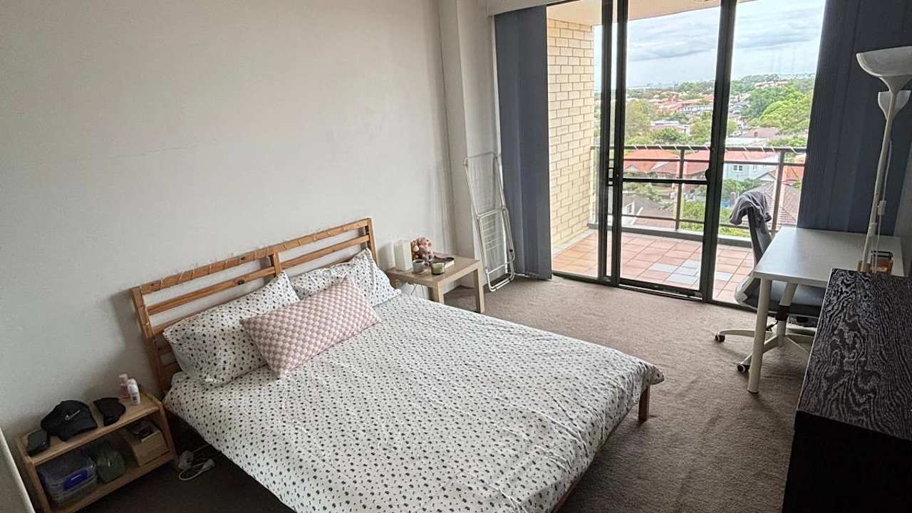 Furnished room with ensuite in a flatshare