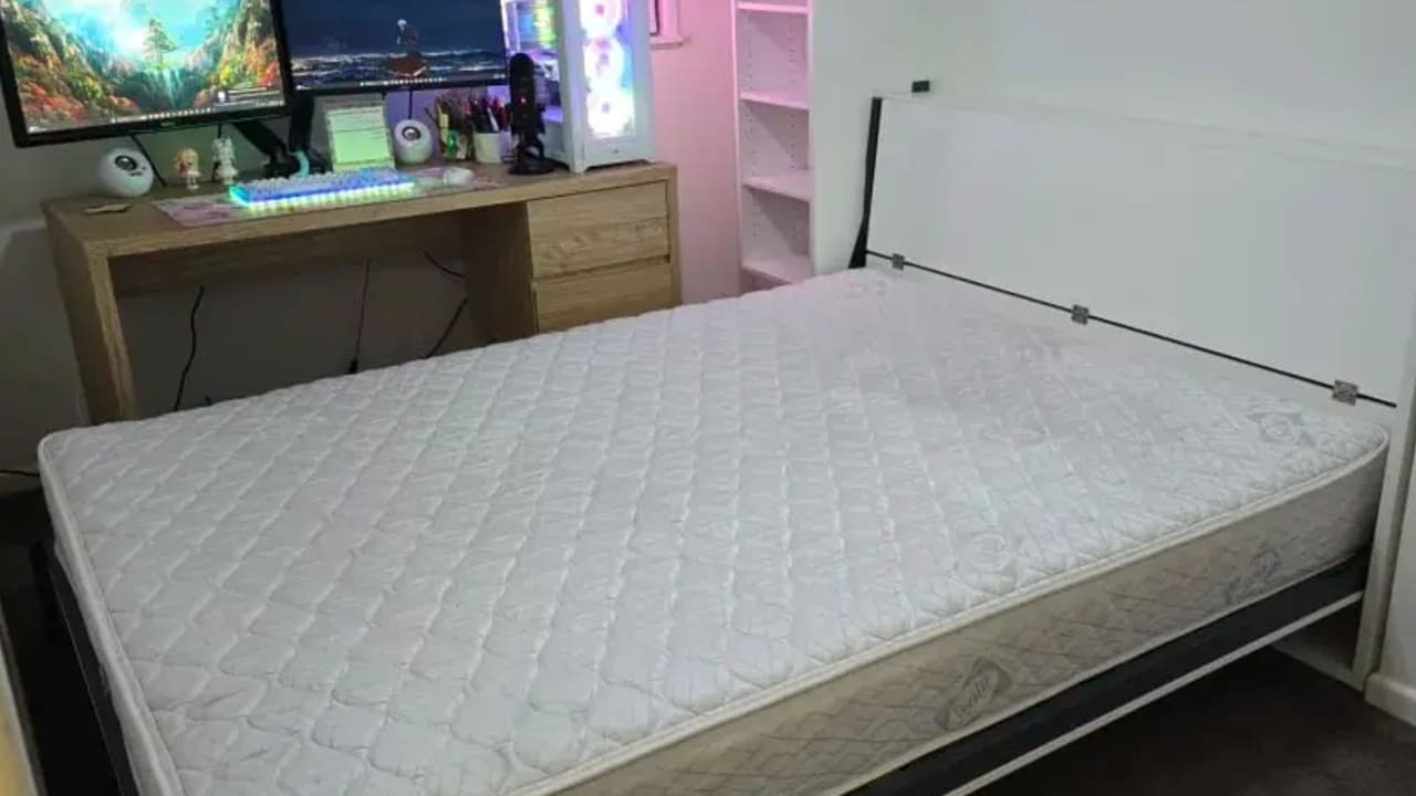 Unfurnished room in a flatshare