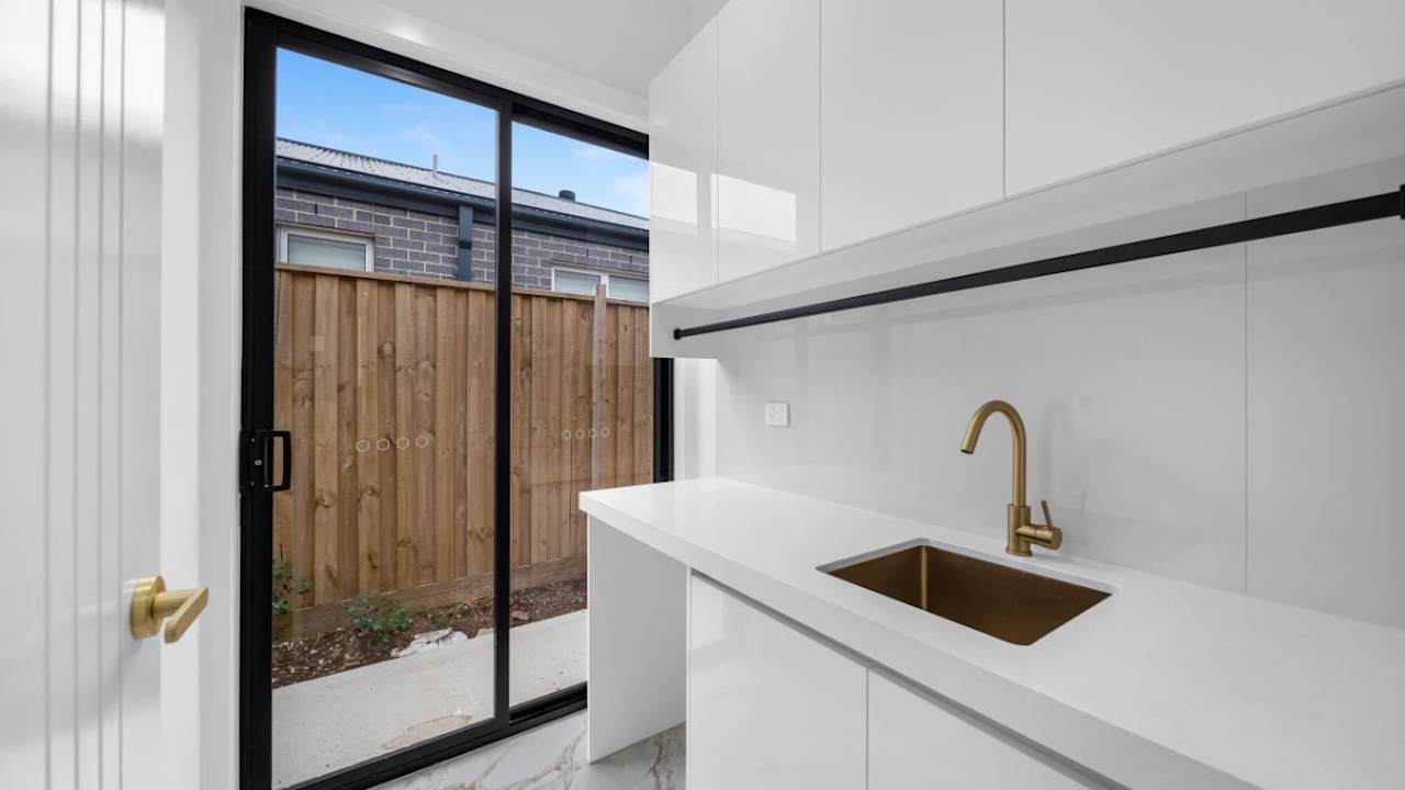 Room in a share house