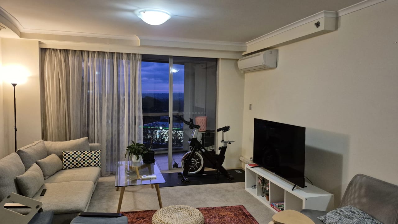 Unfurnished room with ensuite in a flatshare