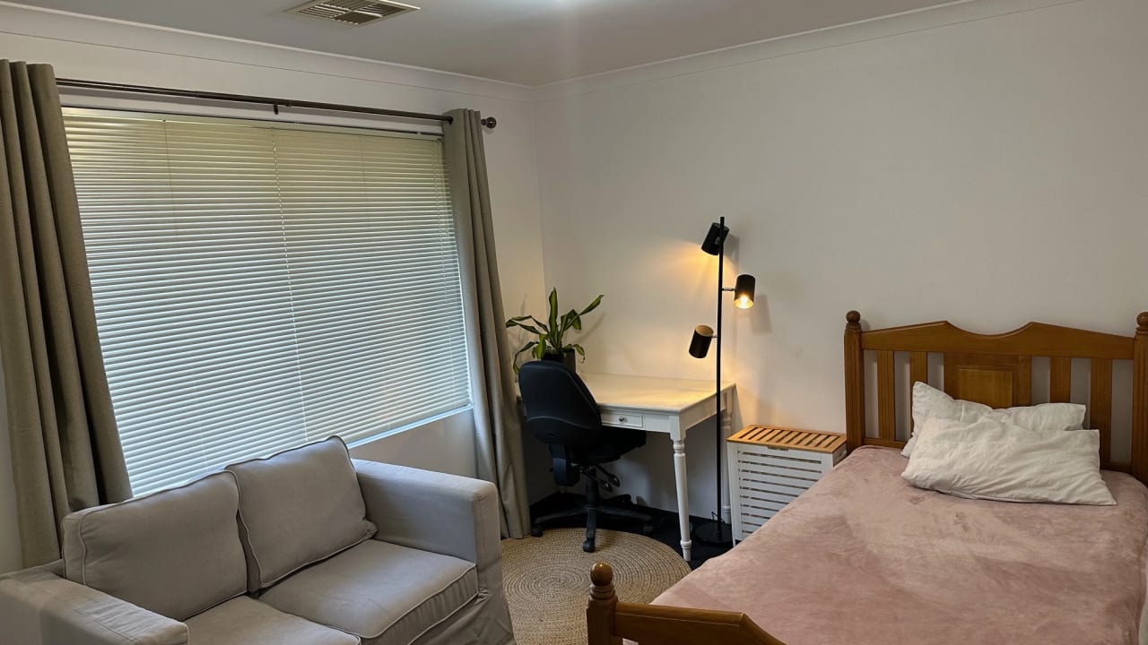Furnished room in a share house