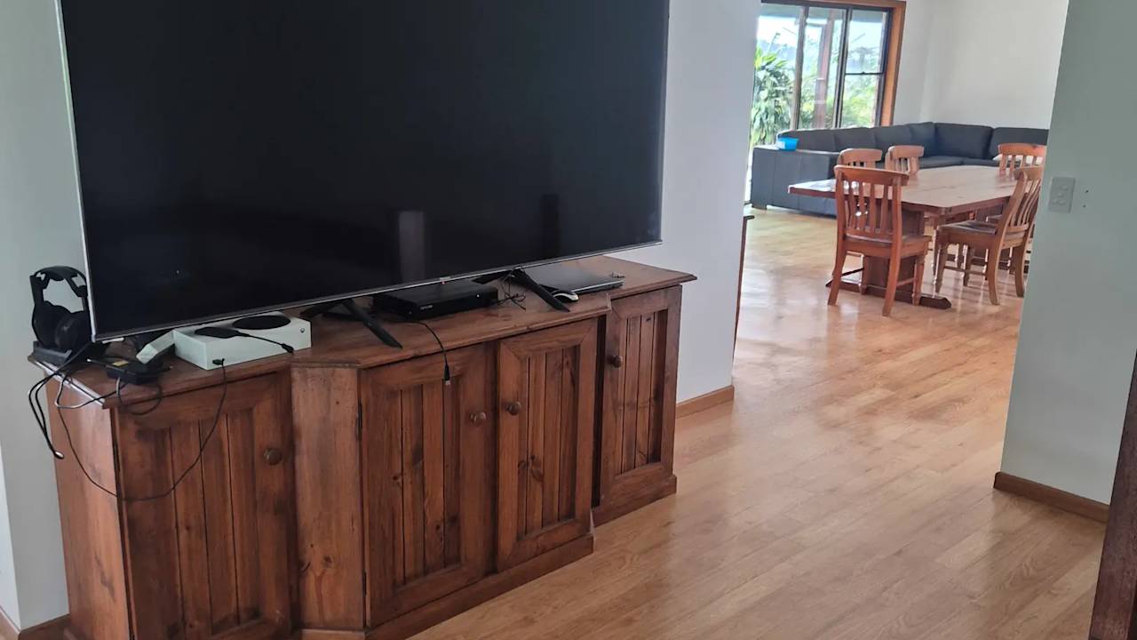 Unfurnished room with own bathroom