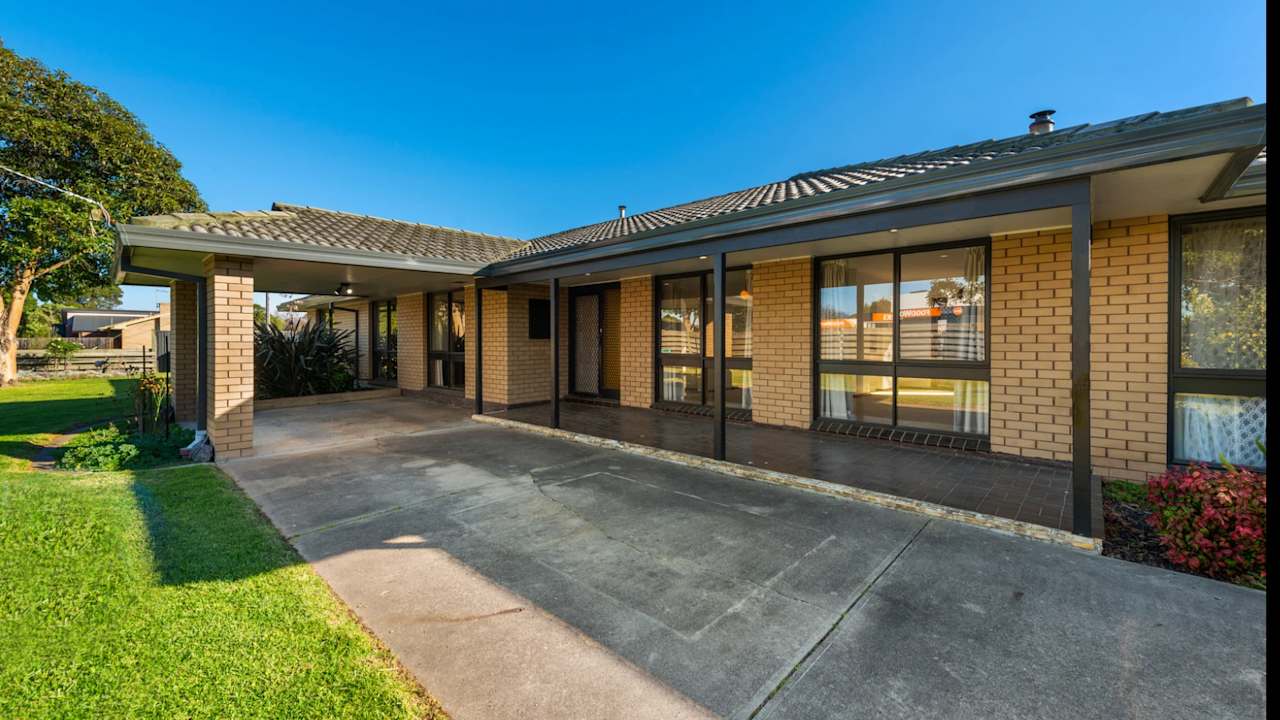 Furnished room with ensuite in a share house