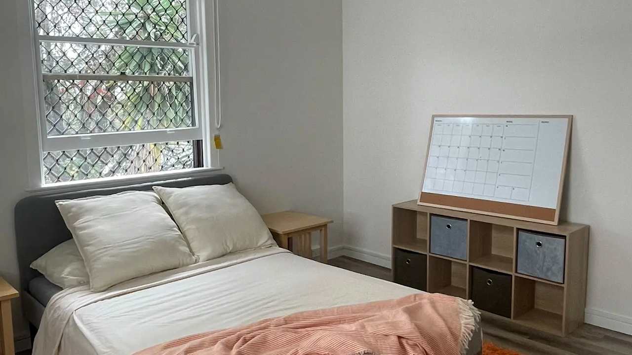 Furnished room in a share house