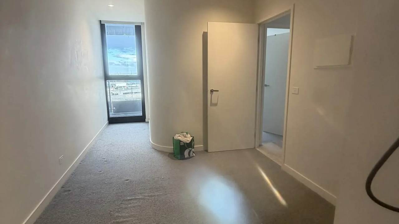 Unfurnished room in a flatshare