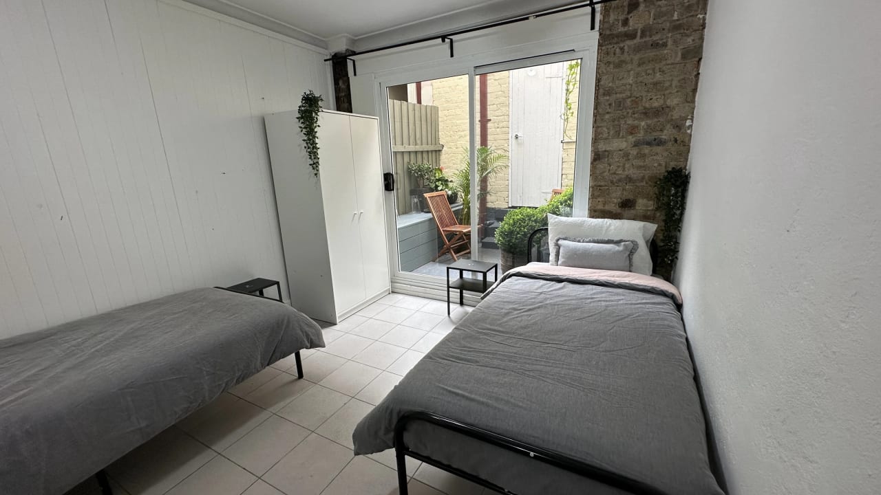 Furnished room with ensuite in a flatshare