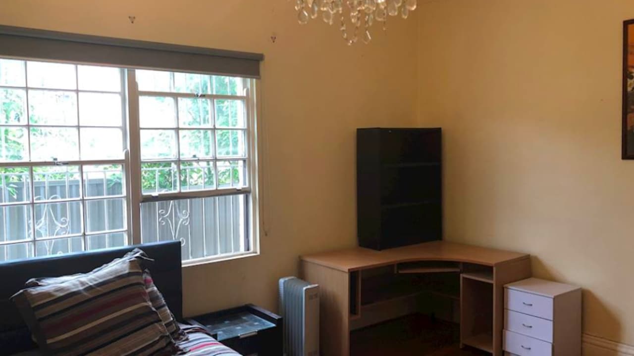 Room in a share house