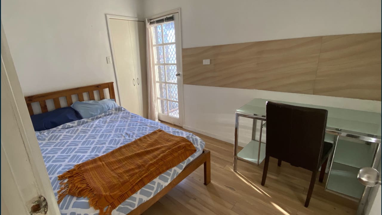 Furnished room in a flatshare