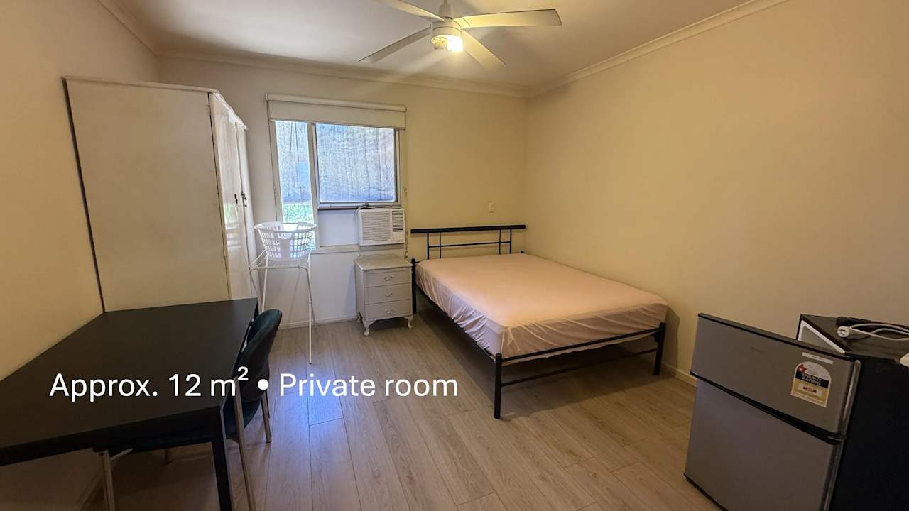 Furnished room in a share house