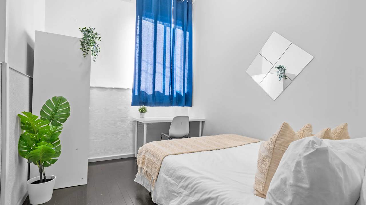 Furnished room in a share house
