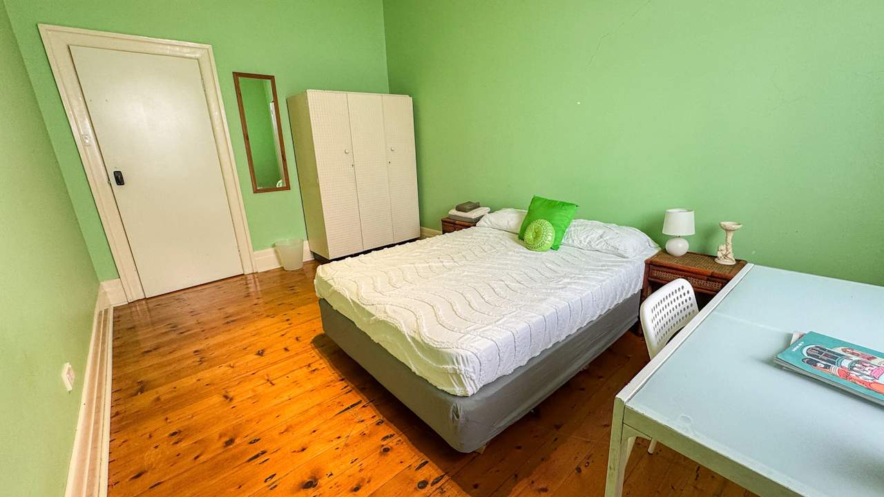 Room in a share house