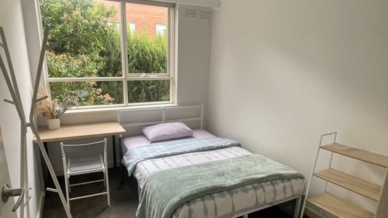 Furnished room in a flatshare