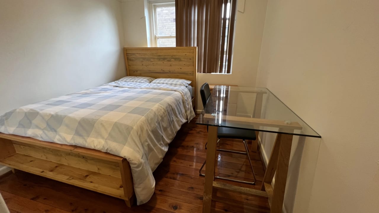 Furnished room in a flatshare