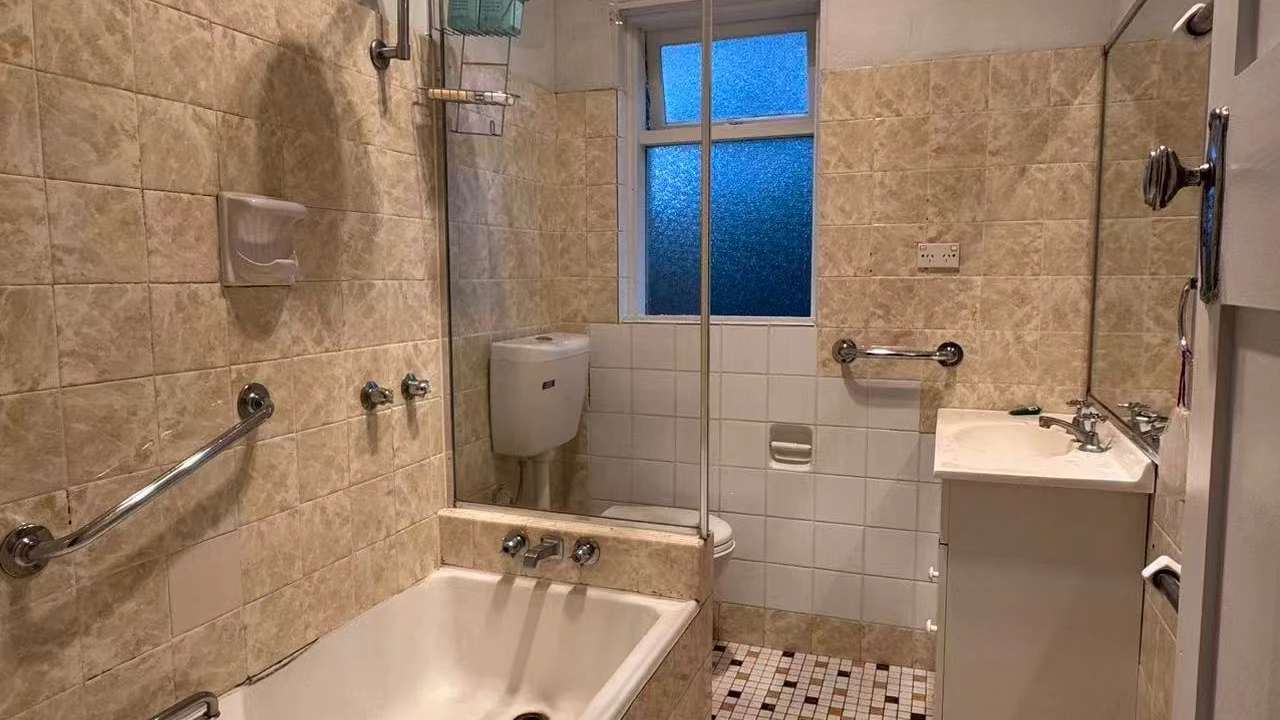 Furnished room in a share house