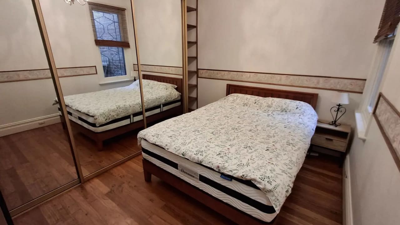 Room in a share house