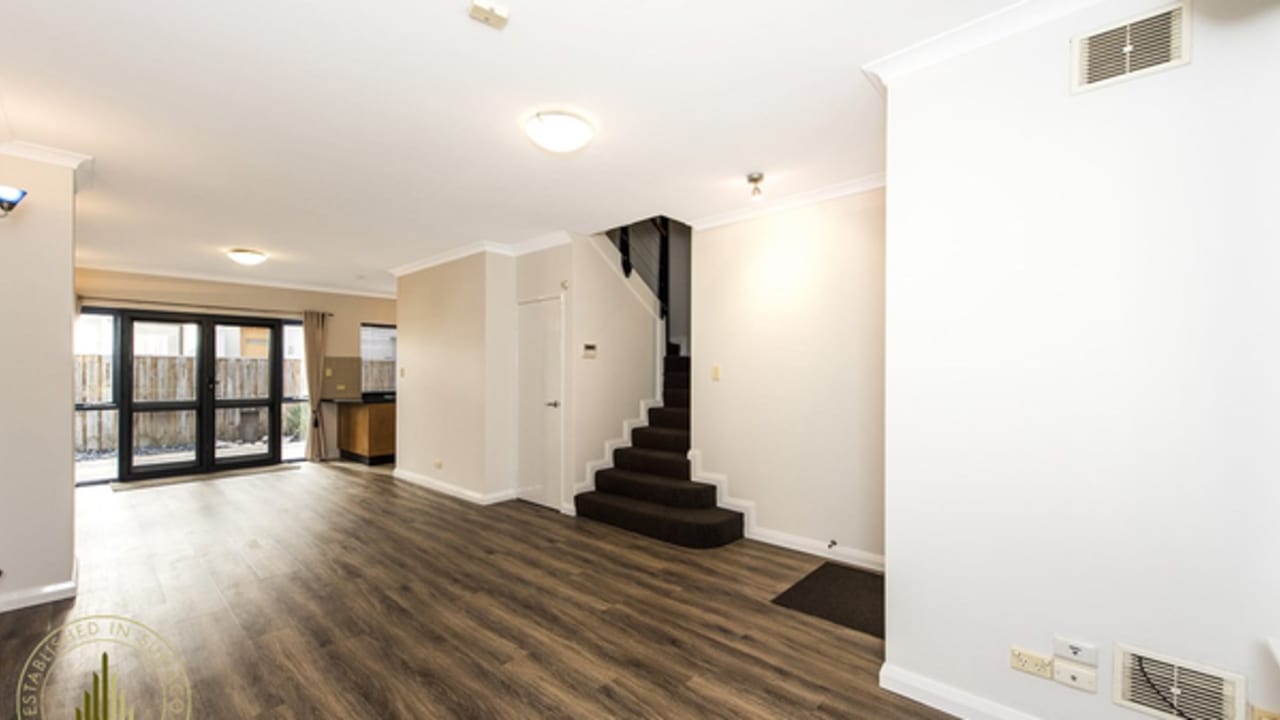 Unfurnished room in a flatshare