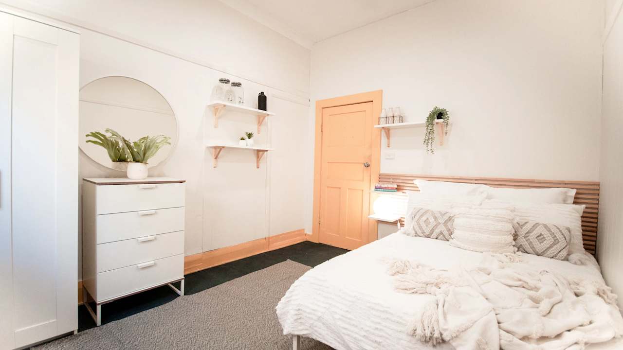 Furnished room in a share house