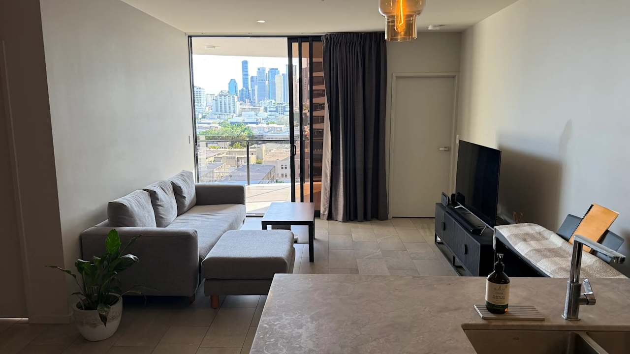 Unfurnished room with ensuite in a flatshare