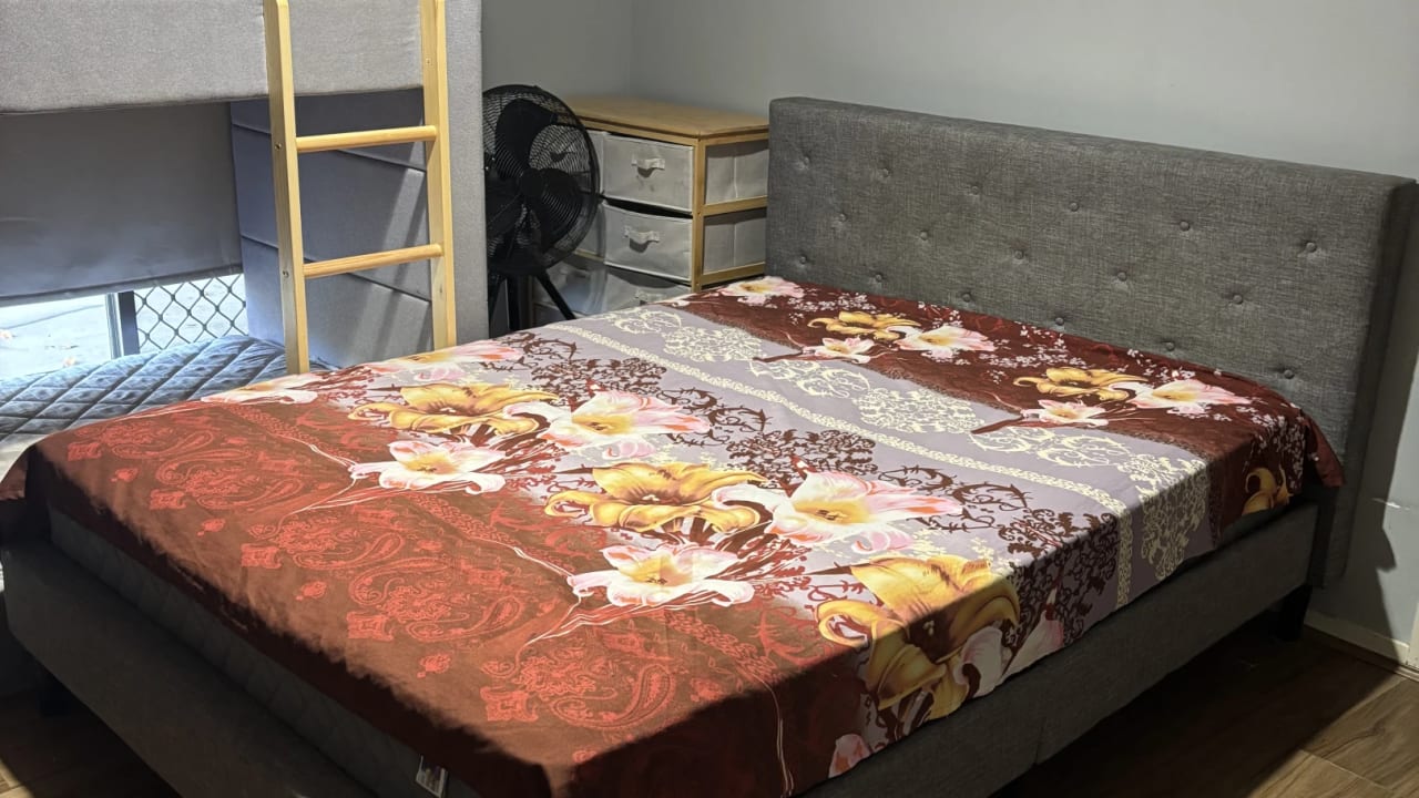 Room in a share house