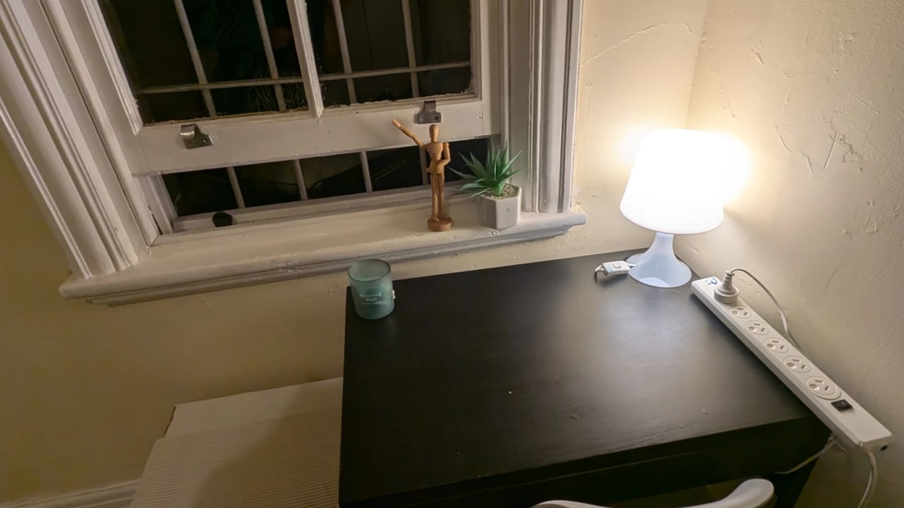 Furnished room in a flatshare