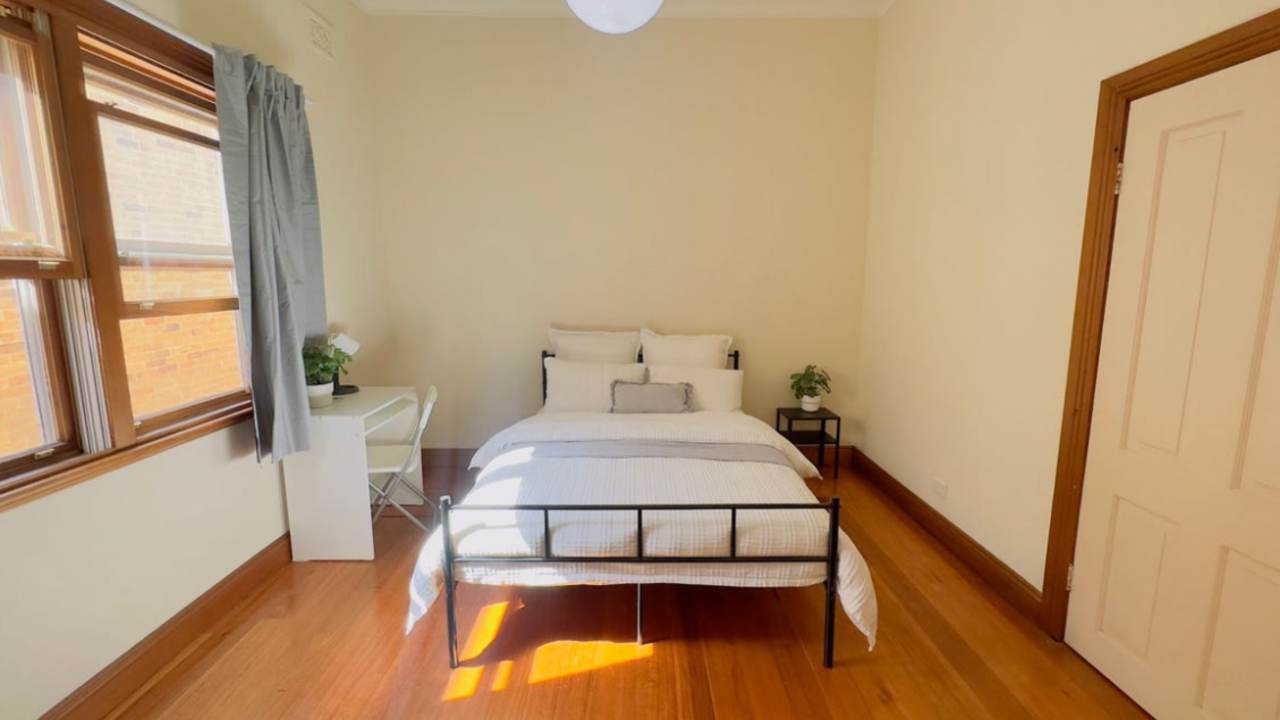 Furnished room in a flatshare
