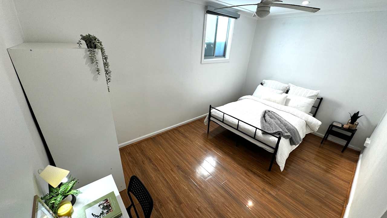 Furnished room in a flatshare