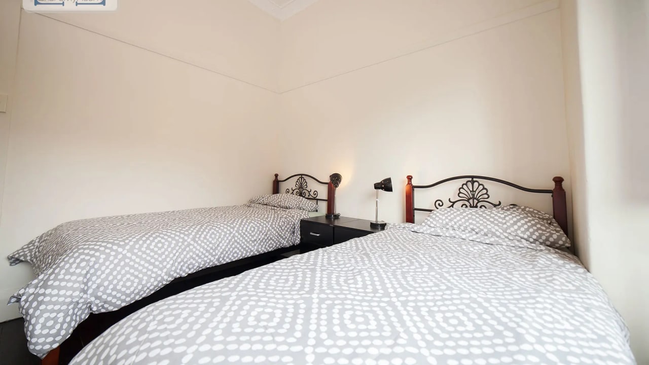 Furnished room in a flatshare