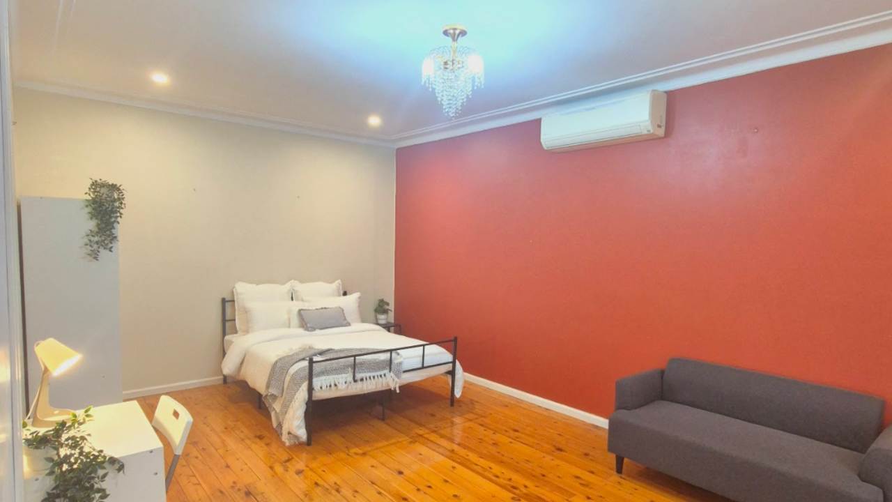 Furnished room in a flatshare