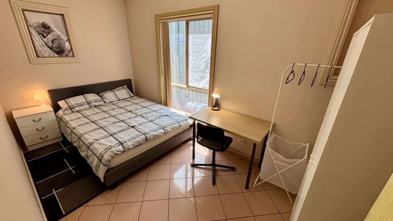 Room in a share house