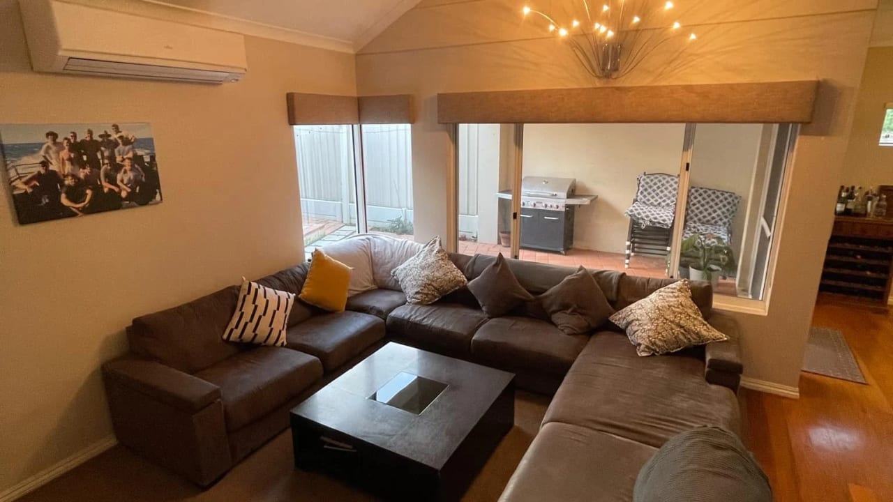 Furnished room in a share house