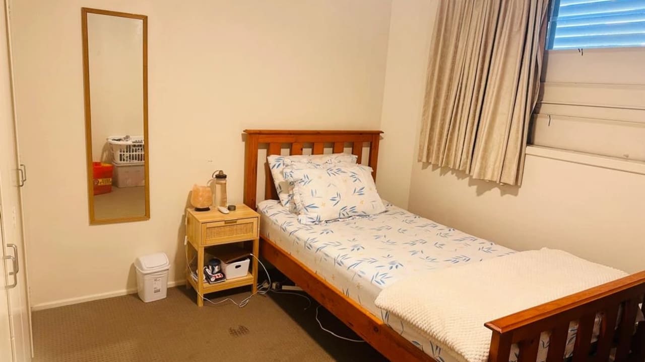 Furnished room in a flatshare