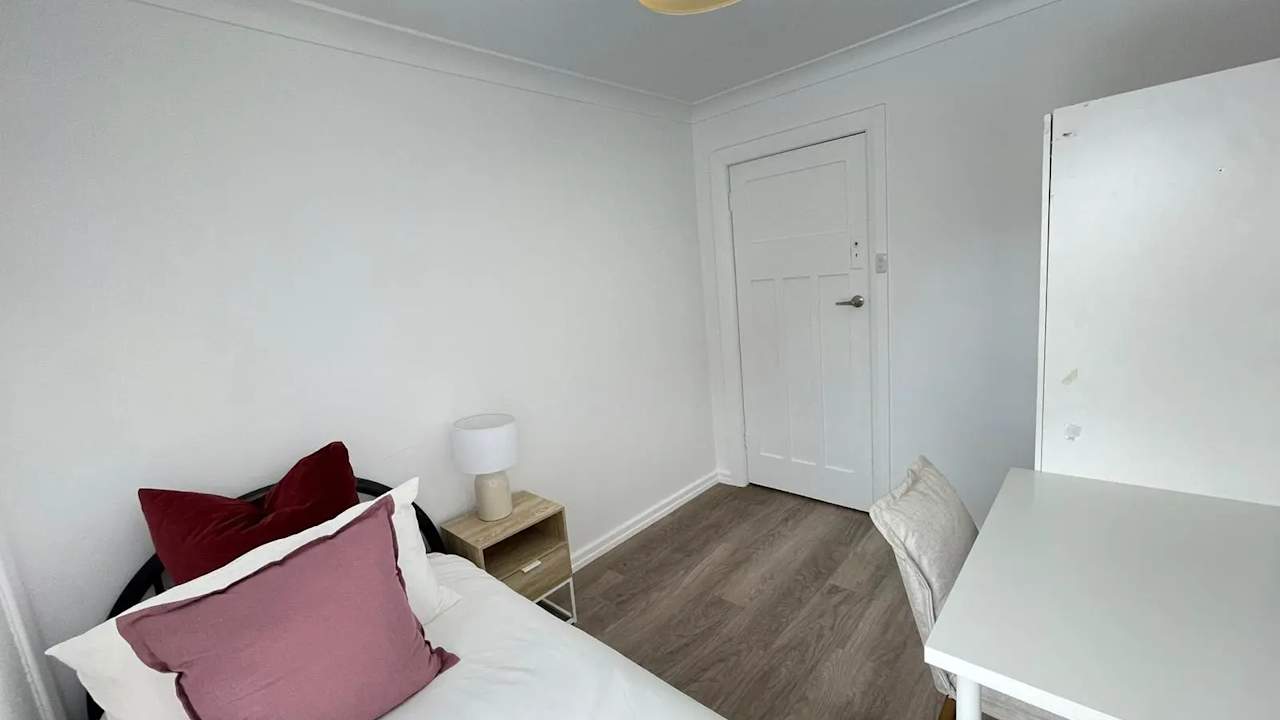 Room in a share house