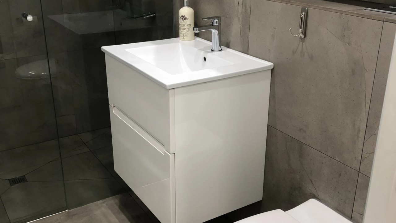 Furnished room with ensuite in a flatshare