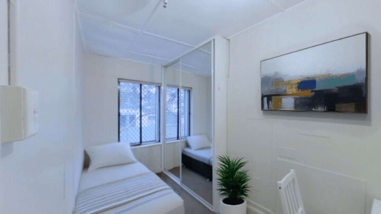 Furnished room in a flatshare