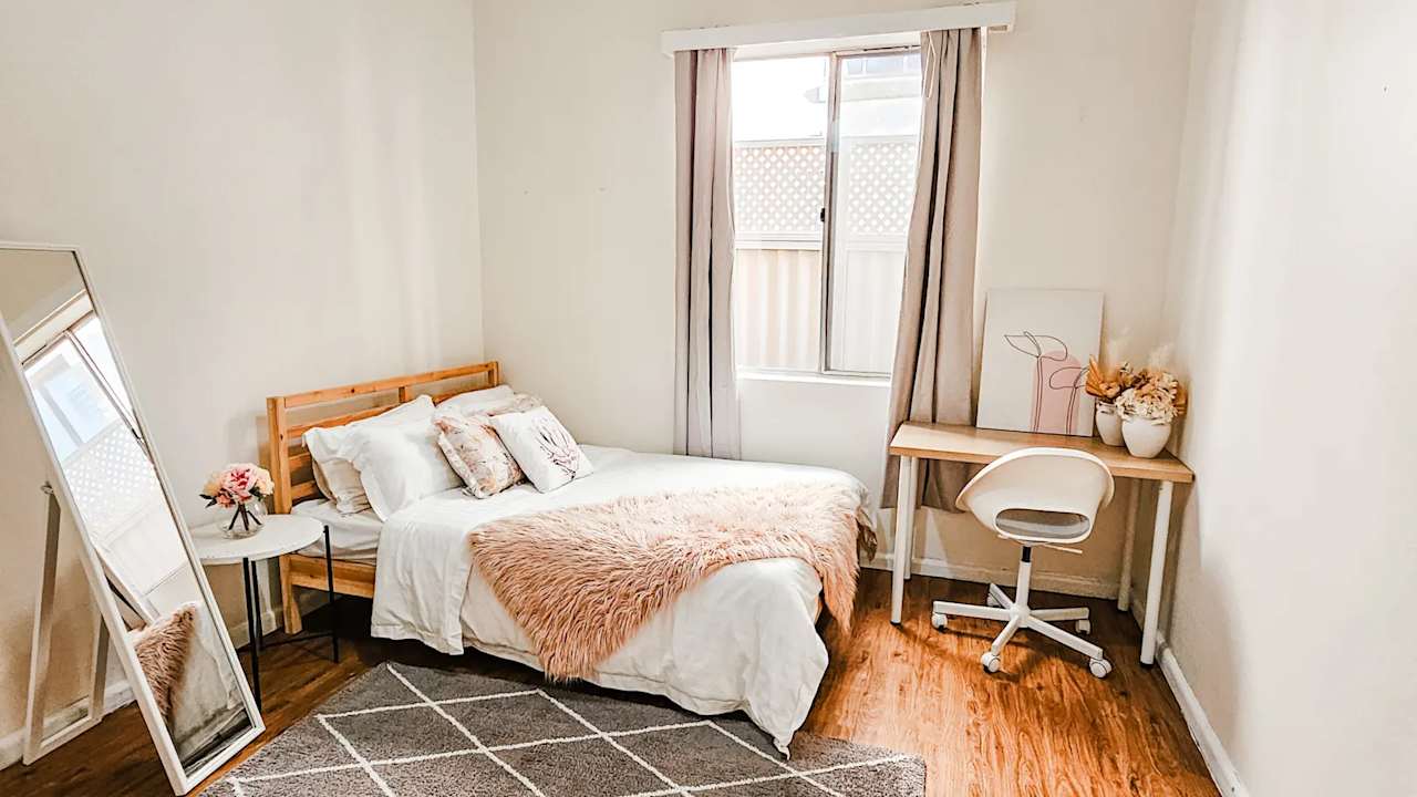 Furnished room in a share house