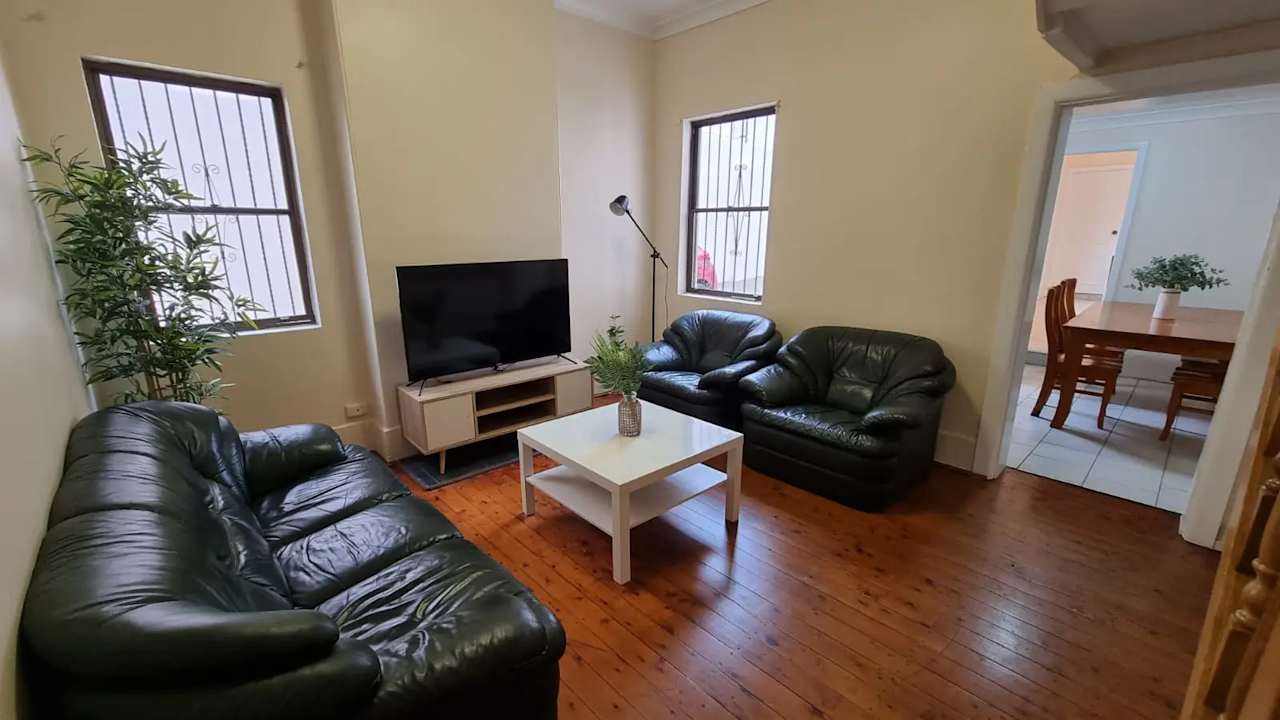 Furnished room in a flatshare