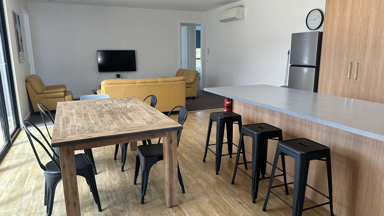 Whole property with 6 rooms for rent