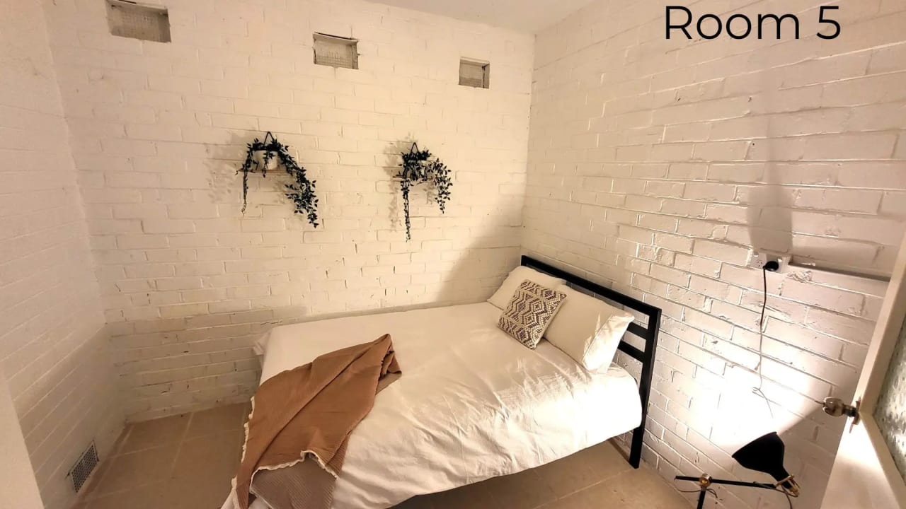 Furnished room in a flatshare