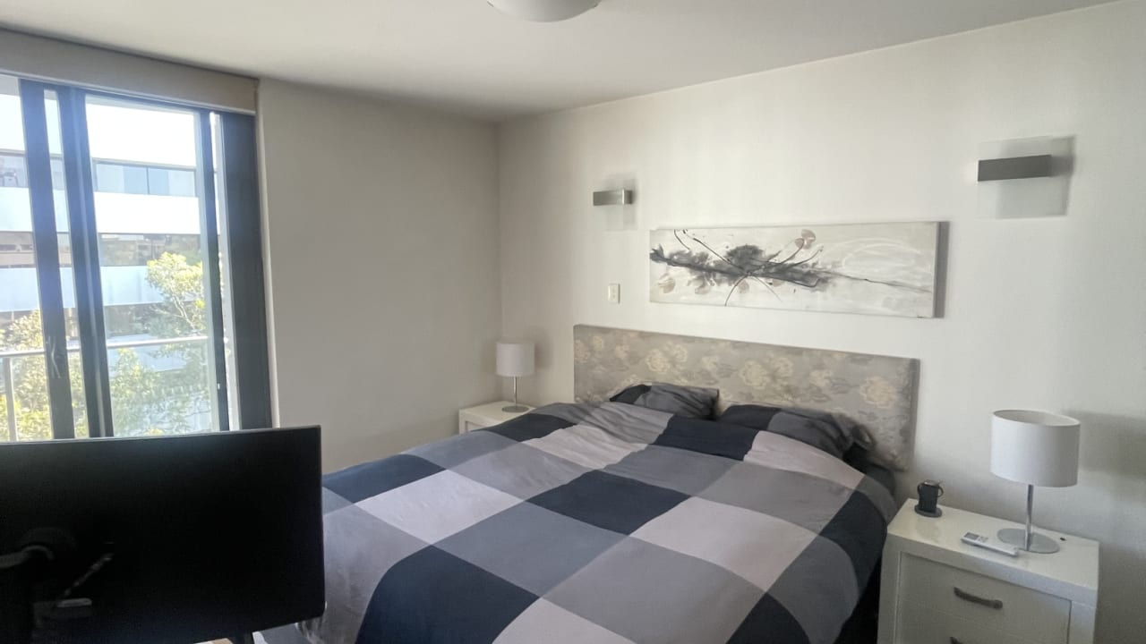 Furnished room with ensuite in a flatshare