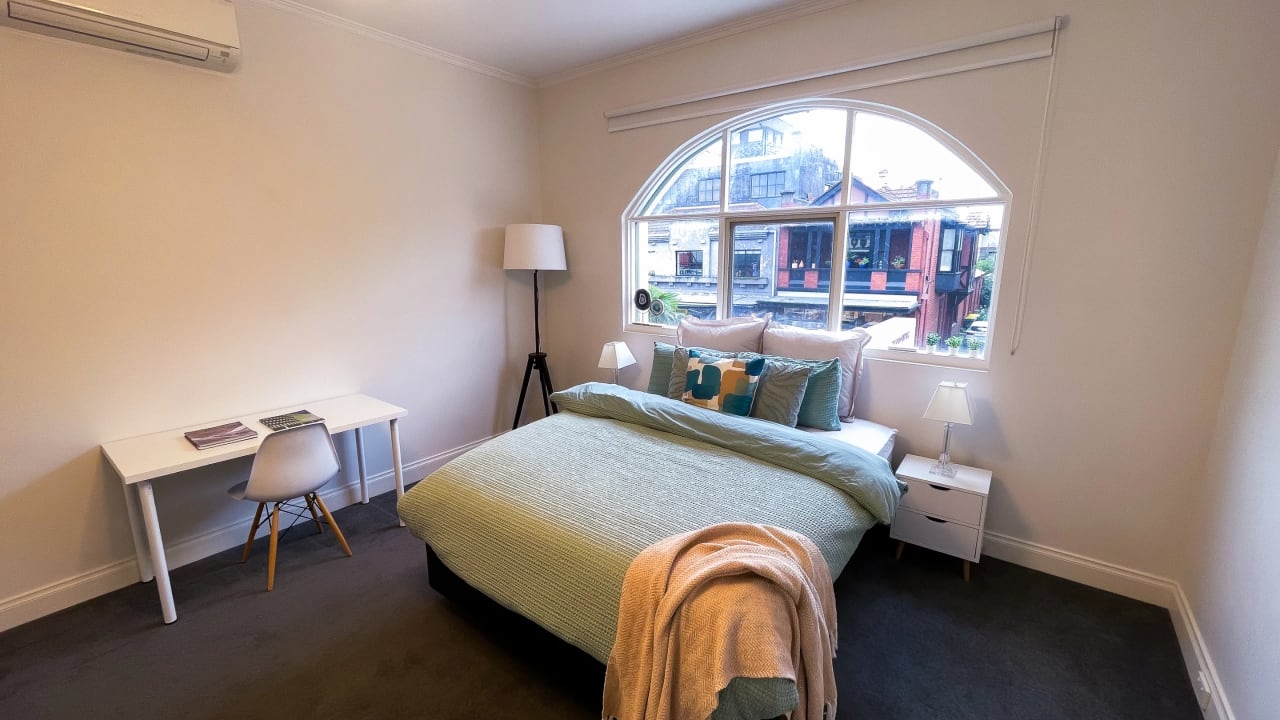 Furnished room in a flatshare